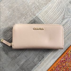 cream/tan calvin klein wallet